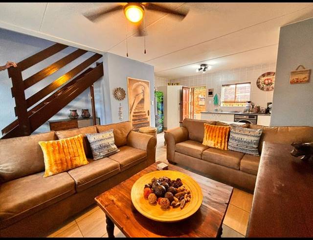 2 BEDROOM TOWNHOUSE FOR SALE IN FLORIDA GLEN
